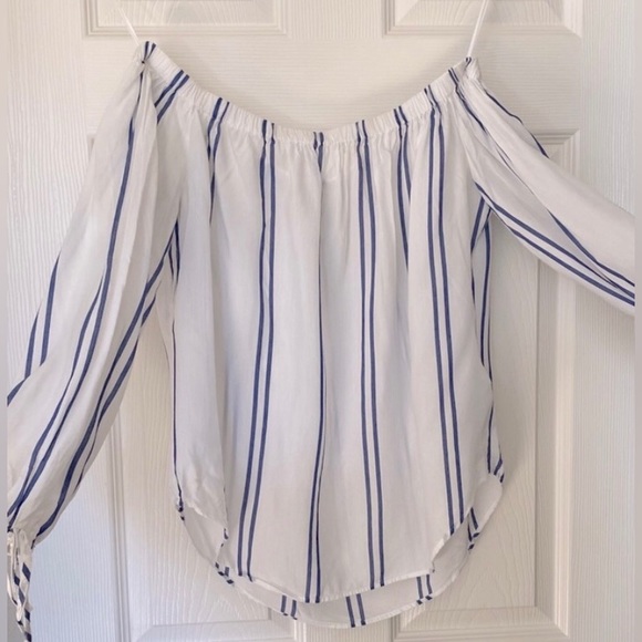 Abercrombie & Firch off-shoulder top - Picture 3 of 7